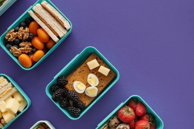 Top 4 Basic Tips for Packing Healthy Snacks and Eating Well While on the Go